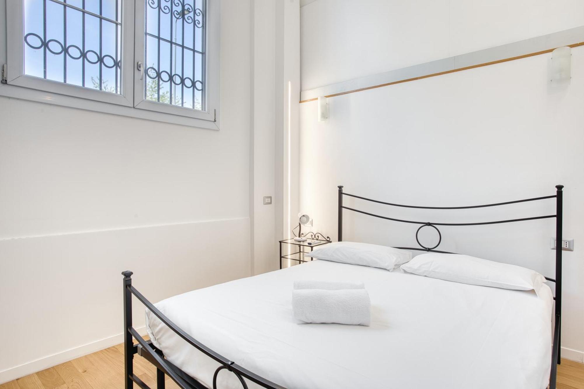 Walk To Navigli - Via Gola - 2 Bedrooms Appartement